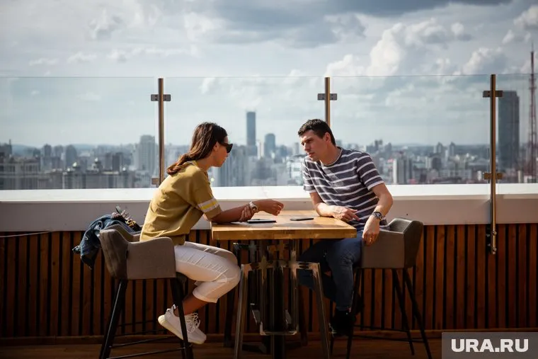 Страх посещения общественных мест останется у людей и после снятия ограничений, считает Владимир Файнзельберг