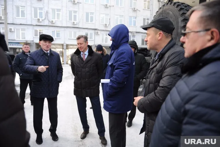 В центре Борис Дубровский и Павел Яковлев (без шапки). Второй справа — Дмитрий Стрежнев
