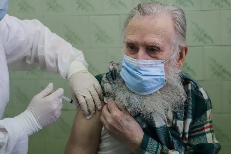 Вакцинация ветеранов вторым компонентом вакцины "Гам-КОВИД-Вак" ("Спутник V"). Екатеринбург