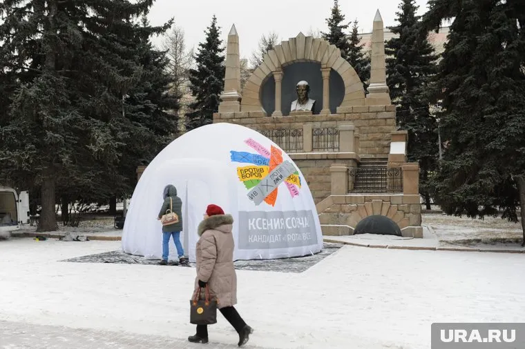 Челябинский штаб Ксении Собчак уберет шатер от бюста Ленину