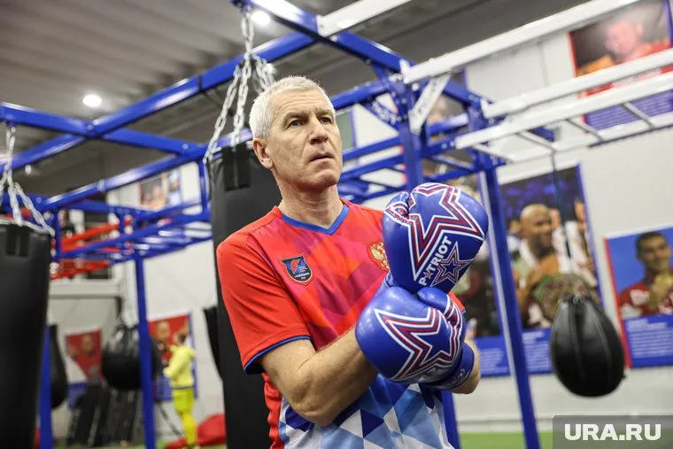 Олег Матыцин принял участие в тренировке в Центре прогресса бокса