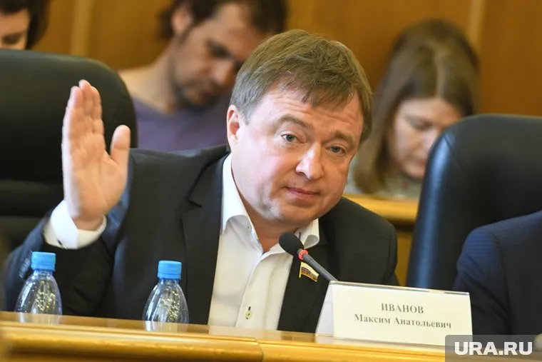 Заседание гордумы, обсуждение протестов в сквере около театра драмы. Екатеринбург