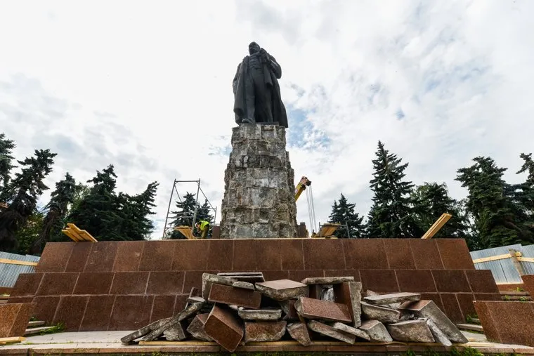 Реконструкция памятника В.И. Ленину на Площади Революции. Челябинск