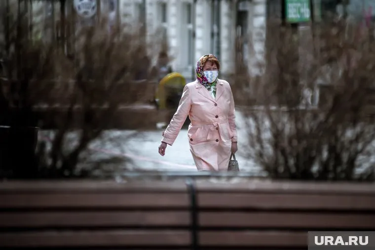 Пока не появится проверенная вакцина, коронавирус может приходить несколькими волнами, сказал инфекционист