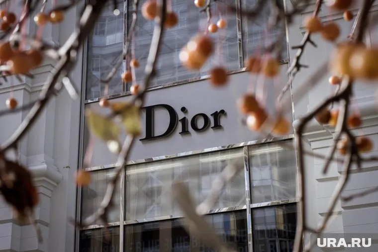 Первый шаг ЕС в поддержку Украины — запрет депутатам РФ на шопинг в Милане, заявил Жозеп Боррель