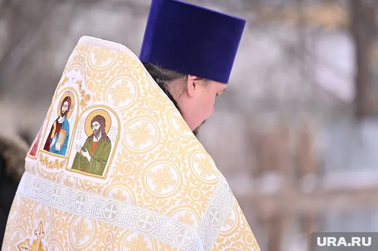 В Дербенте в результате нападения на православный храм погиб священник и охранник, заявил Хадулаев