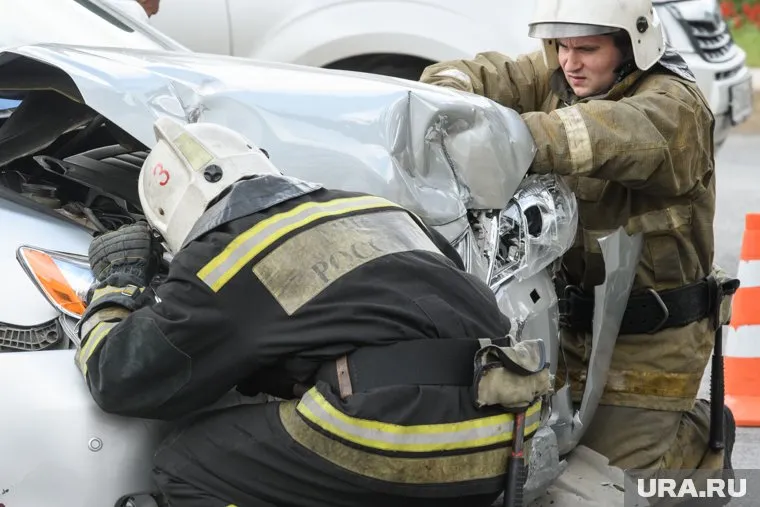 Машина вылетела в кювет и опрокинулась (архивное фото)