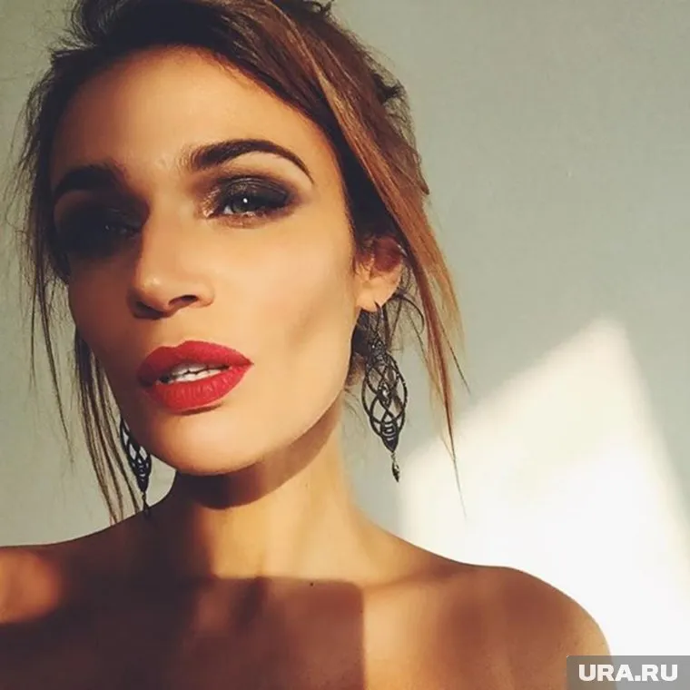 Подписчики считают, что у сына звезды могут возникнуть проблемы из-за слишком откровенных снимков