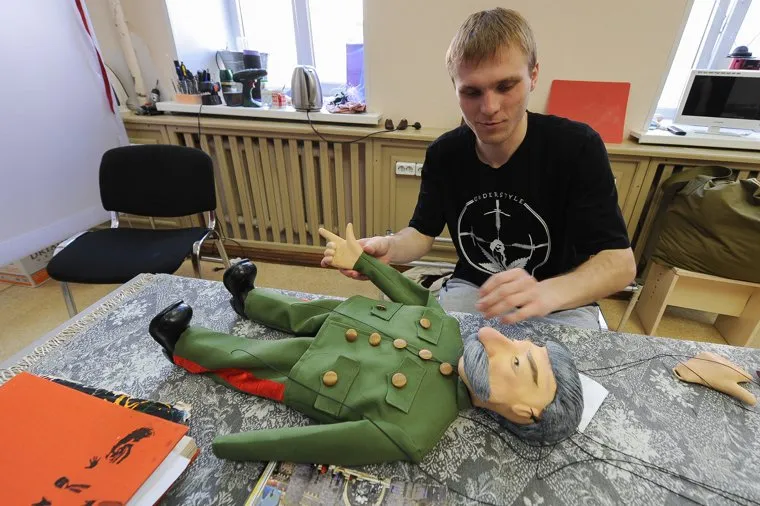 Театр марионеток "Малышок", репетиция спектакля "Малыш и Карлсон". Челябинск, сталин иосиф, кукла