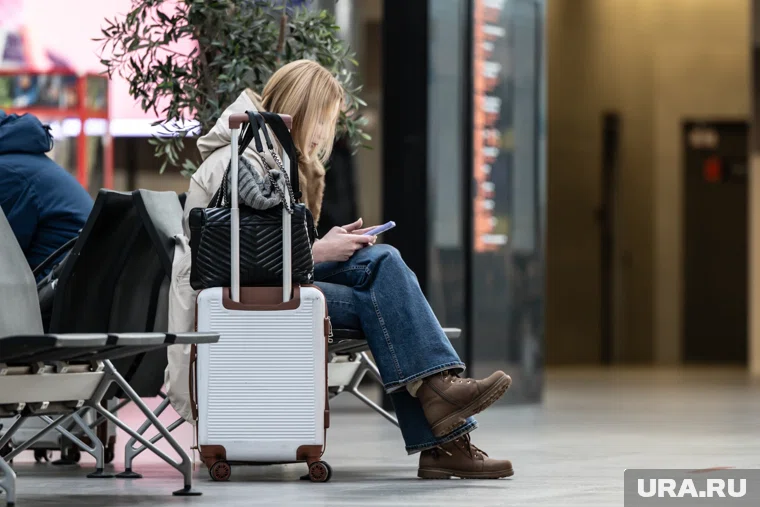 Российские туристы в отеле Шарджи ожидают вылета в Москву после многократных отмен рейсов