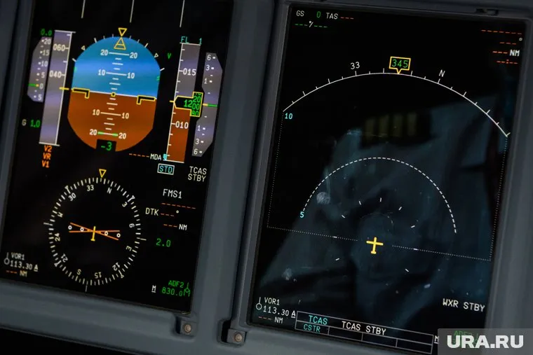 Пилот самолета сообщил, что курс пришлось дополнительно корректировать из-за нехватки топлива