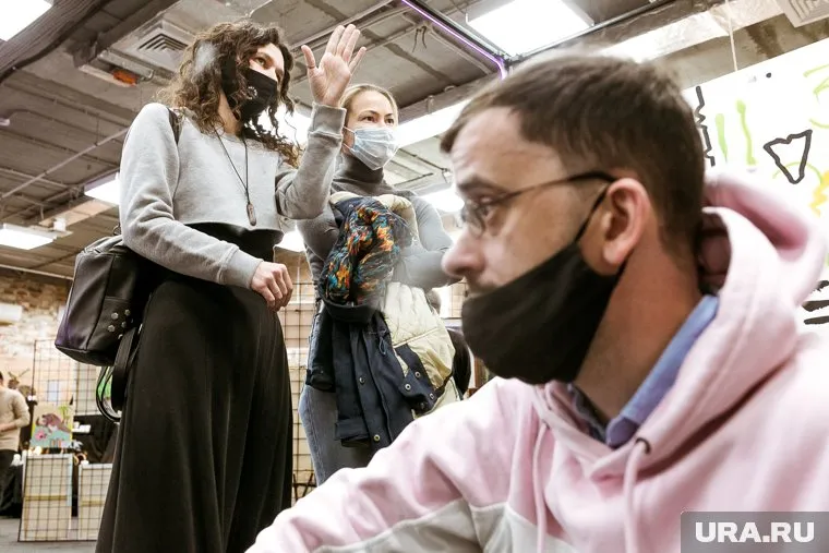 Россияне, возможно, снимут маски уже в этом году