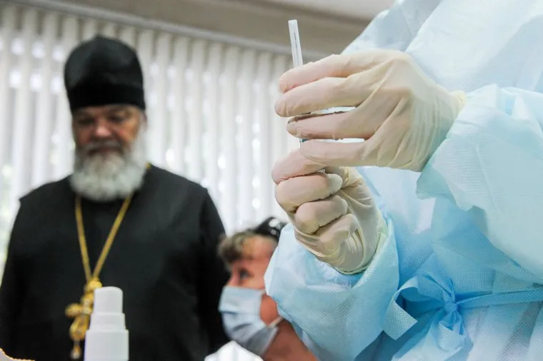 Вакцинация от коронавируса в Свято-Васильевском храме. Челябинск