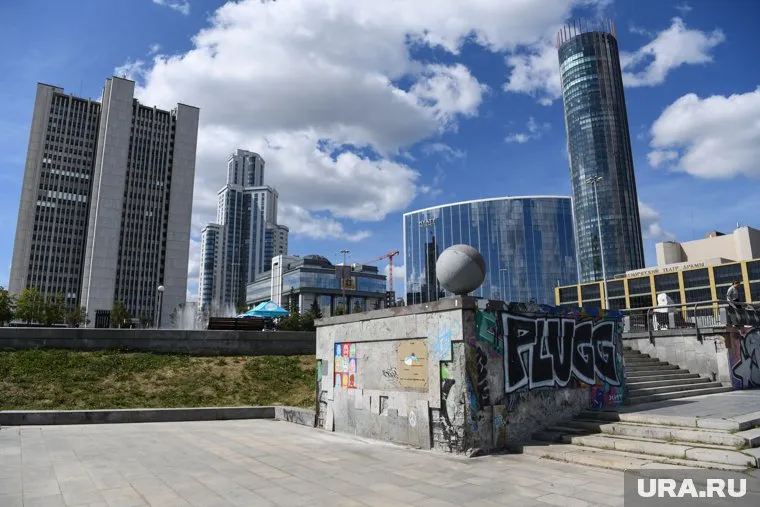 Мэрия не могла тратить на ремонт бюджетные деньги, поскольку земля не принадлежала ей