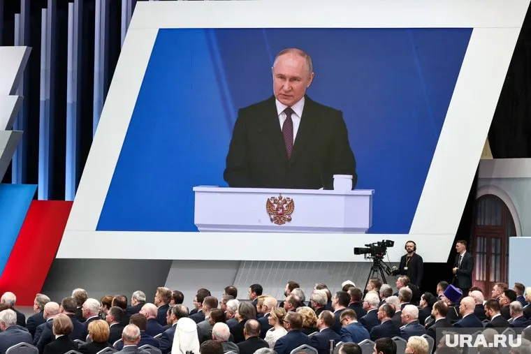 Президент РФ Владимир Путин выступил с новым обращением в первый день главных выборов в России