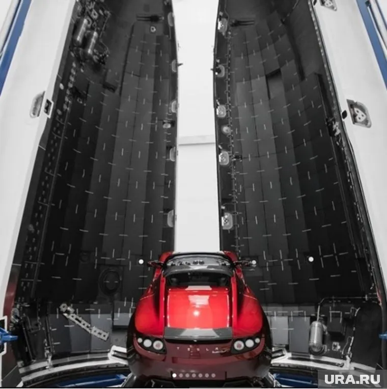 Илон Маск презентовал фото «A Red Car for the Red Planet»