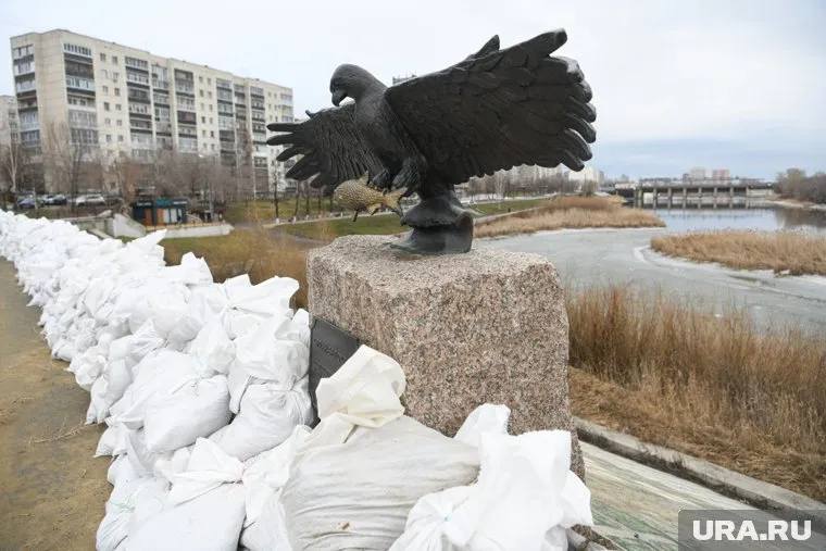 Протечки под дамбой обнаружили в двух местах