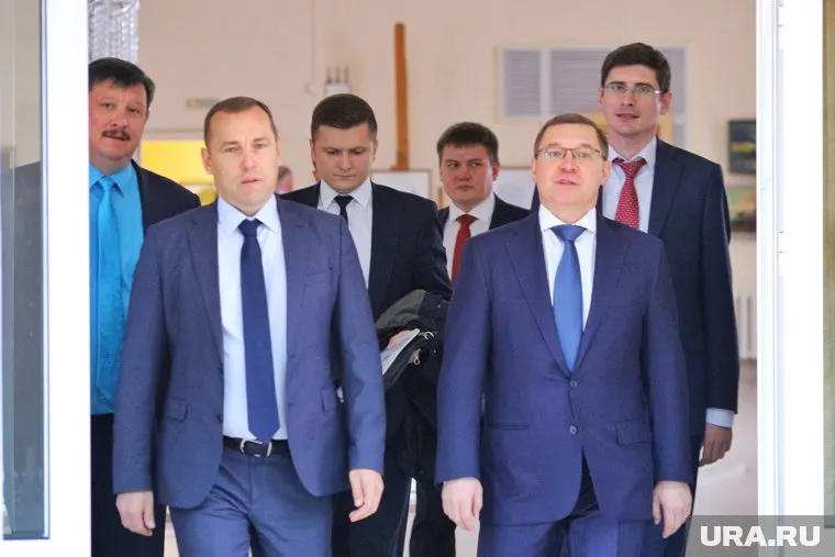 Владимир Якушев (справа) работает в Кургане