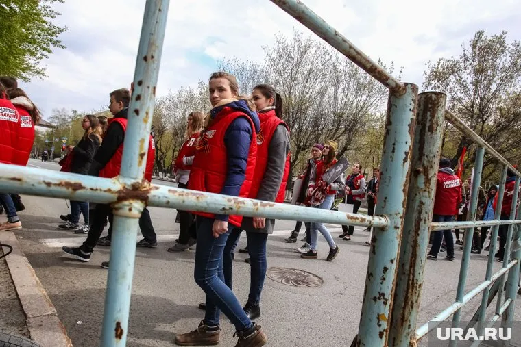 Активисты «Молодой гвардии» решили контролировать нахождение пенсионеров на улице