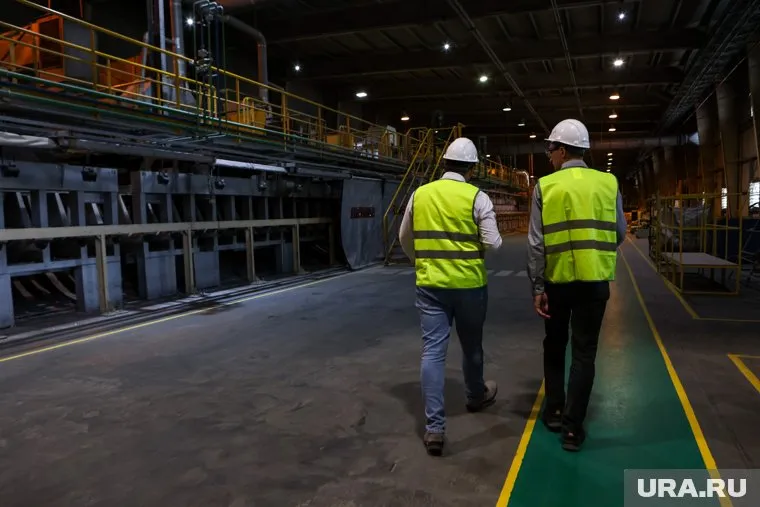 Мужчина будет работать ведущим инженером