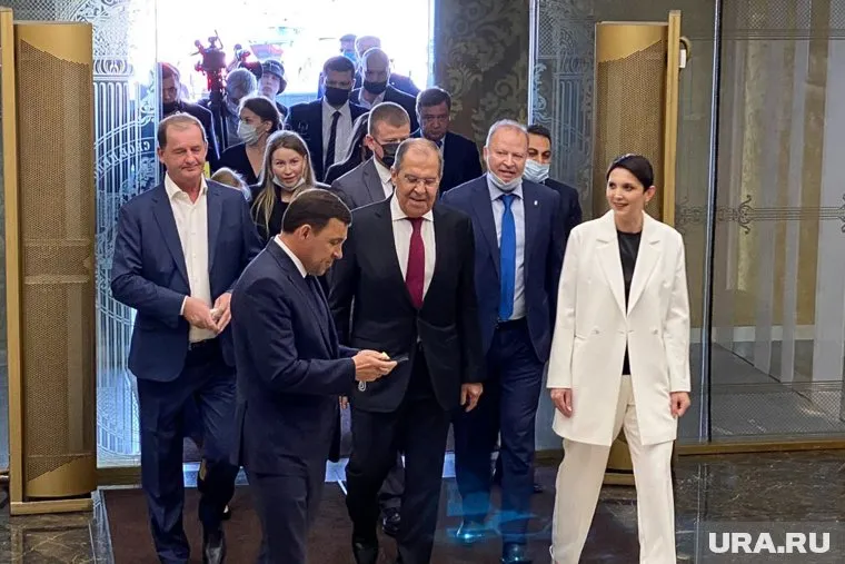 Сергей Лавров приехал с визитом в «Сима-ленд»