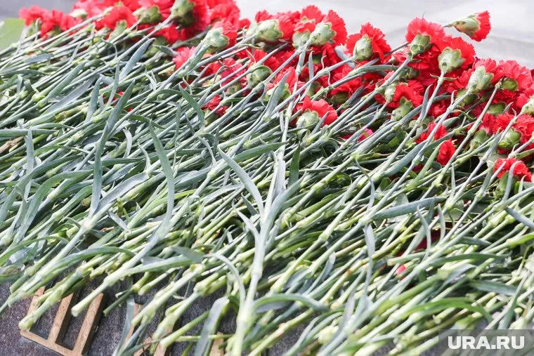 Цветы возложили в честь 155-й годовщины со дня рождения Ленина