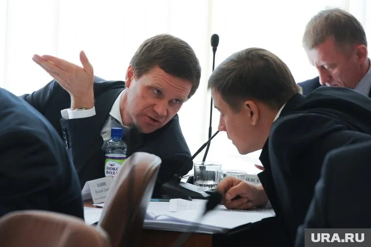 В споре о банкротстве арбитраж принял сторону экс-депутата Андрея Пязока (слева)