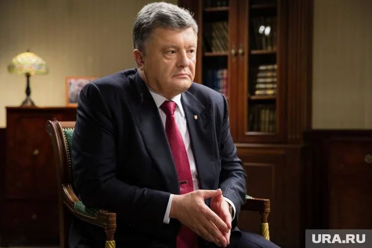 Петр Порошенко возмущен введением облегченной процедуры принятия гражданства РФ жителями Донбасса
