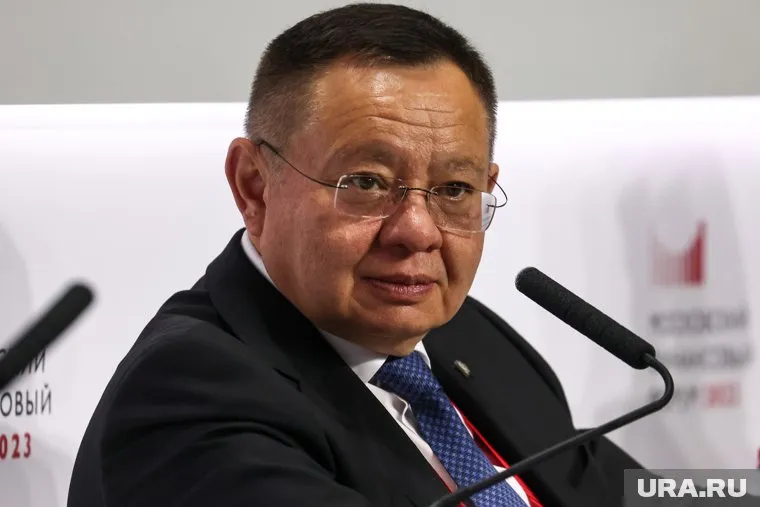 Министр Ирек Файзуллин контролирует в Курганской области строительство защитных сооружений