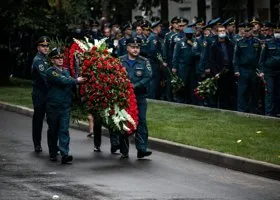 Главу МЧС Зиничева похоронили с воинскими почестями