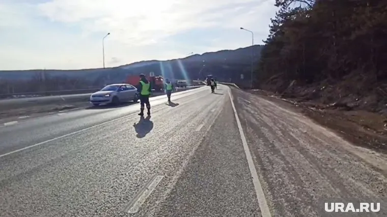 Машины, въезжающие в Челябинскую область, останавливает полиция