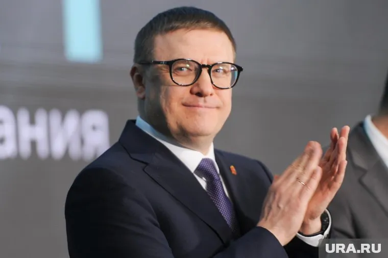 Алексей Текслер наградил работников военных комиссариатов и служащих, обеспечивших проведение призывной кампании