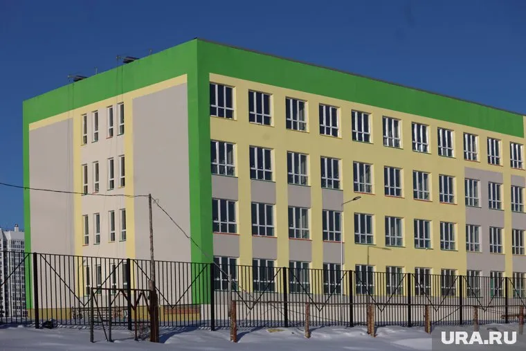 Губернатор Шумков и гендиректор ЗАО «Курганстальмост» осмотрели новую школу на 1500 мест