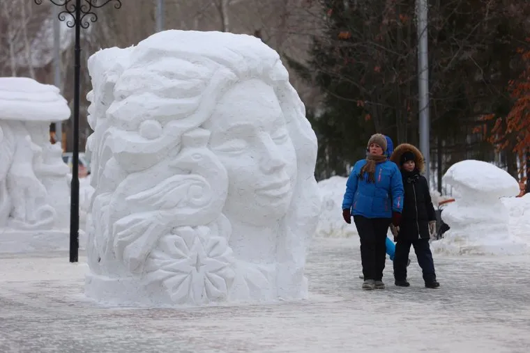 Снежные фигуры. Курган