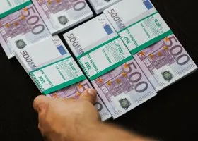 Mash нашел переписку полковника Захарченко с женой и любовницей