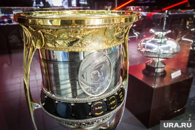 Кубок Гагарина выставили в клубном музее магнитогорского "Металлурга"