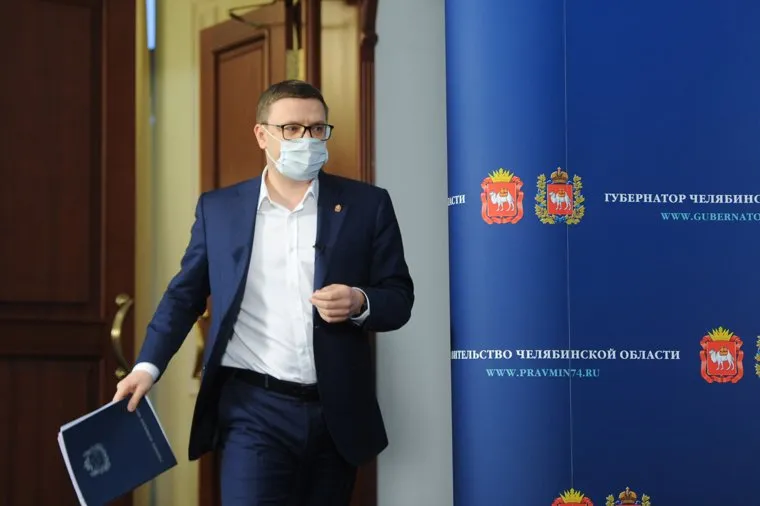 Брифинг Алексея Текслера в медицинской маске по коронавирусу. Челябинск