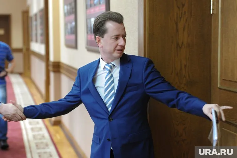 Владимир Бурматов пытается удержать контроль над повесткой