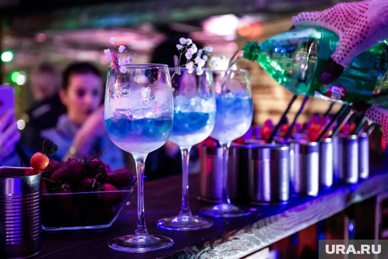 В преддверии Нового года челябинцев чаще всего интересуют услуги визажистов и ведущих-шоу программ