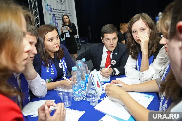 Сильными сторонами Дмитрия Артюхова считают молодость, открытость для диалога и образованность