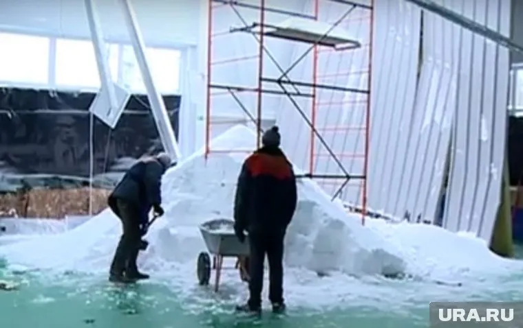 Крыша детского комплекса не выдержала снегопадов