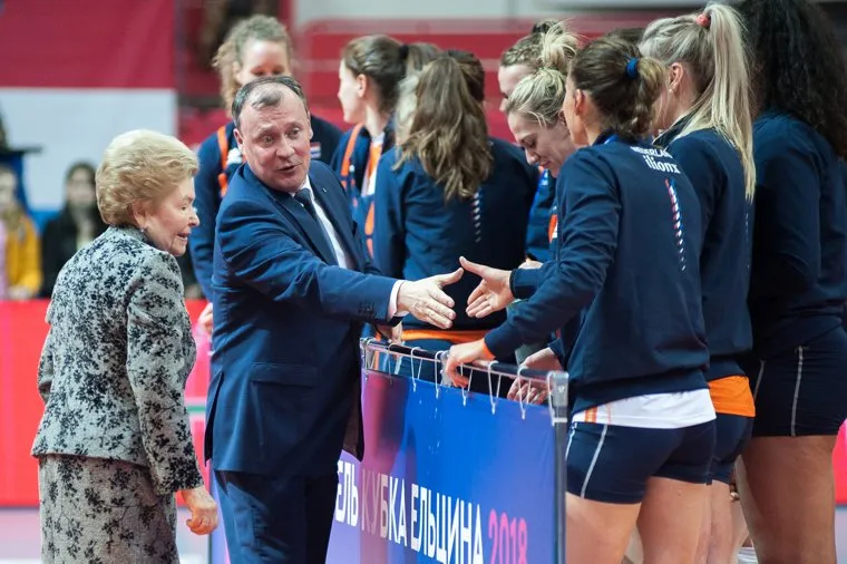 Международный турнир по волейболу среди женских команд на Кубок Первого Президента Российской Федерации Б.Н.Ельцина. Екатеринбург, награждение, орлов алексей, ельцина наина, победители, кубок ельцина, лига наций, сборная нидерландов