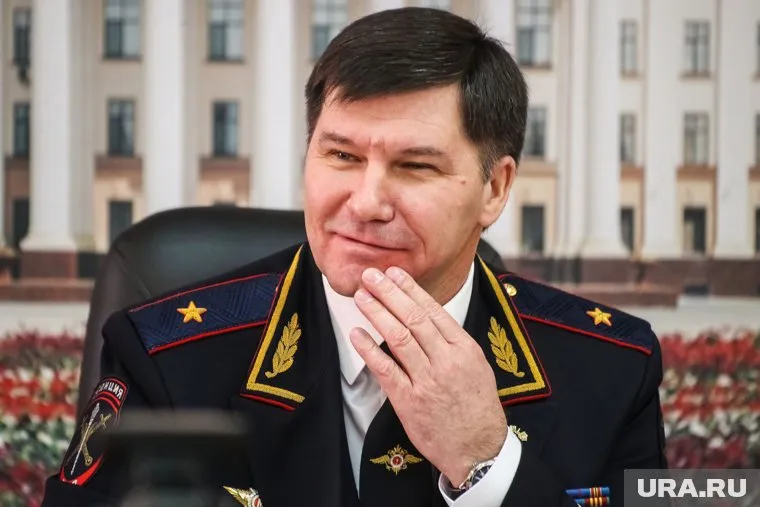 Федеральные силовики проверят служебный автомобиль Юрия Алтынова