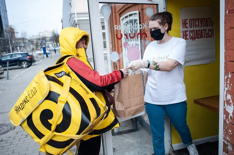 Жизнь в Екатеринбурге во время нерабочей недели, объявленной президентом Путиным для снижения распространения коронавируса COVID-19 