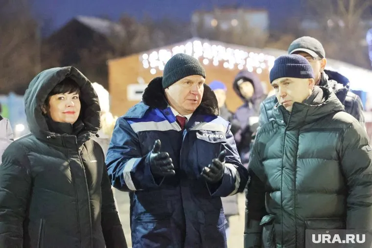 Алексей Бобров (в центре), Вадим Шумков и Елена Ситникова открыли в Кургане спортивный парк