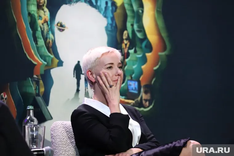 Актриса не собирается возвращаться в Россию, несмотря на все сложности