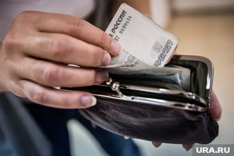 Зарплаты бюджетников достигли заданных показателей только в четырех регионах из 85