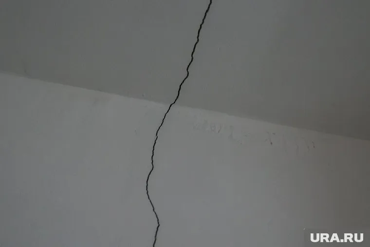 Жители дома ждут результатов экспертизы с мая