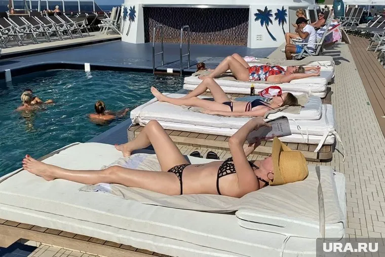 Дерматологи советуют не загорать с помощью пива