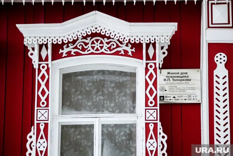 У дома на Чернышевского сняли наличники и начали демонтаж крыши (архивное фото)